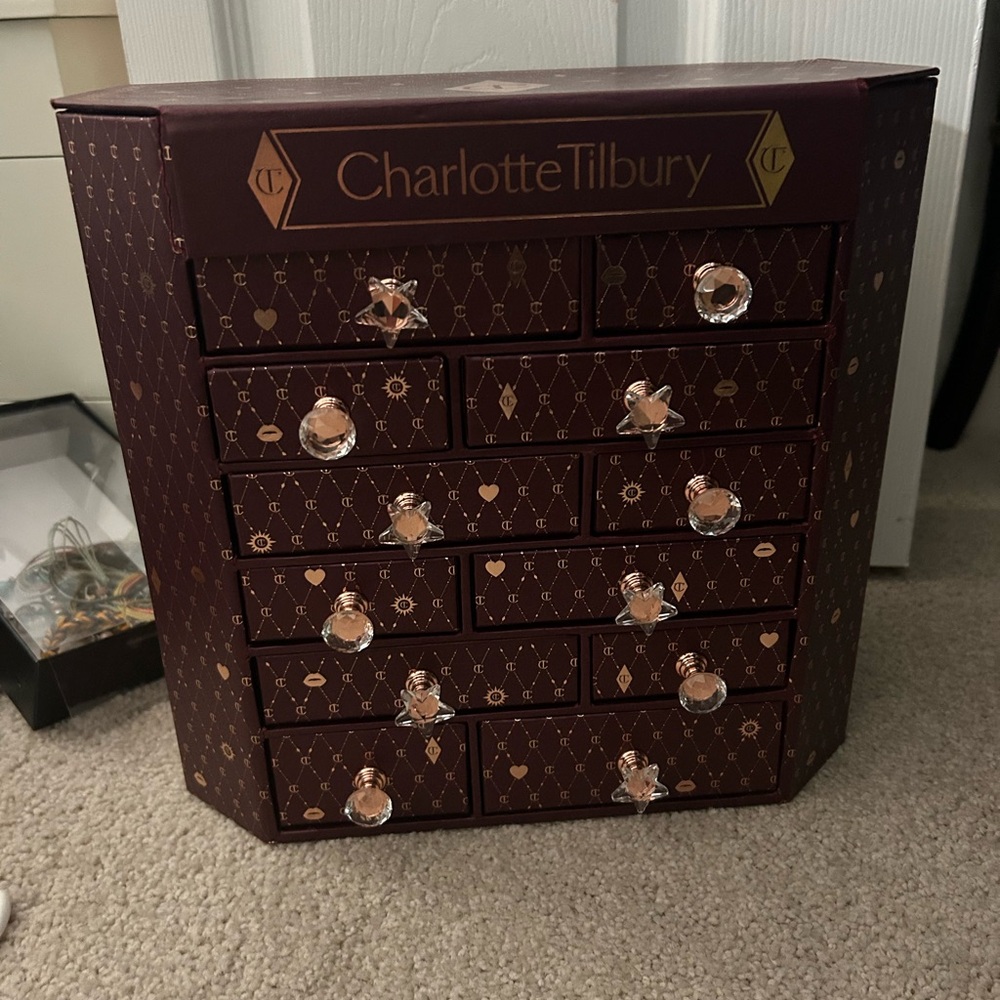 Charlotte Tilbury Makeup Container
